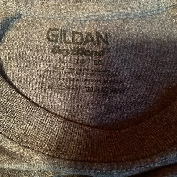 FREE with BUNDLE Men’s XL Dark Gray Undershirt GILDAN DryBlend T-Shirt - Picture 4 of 4